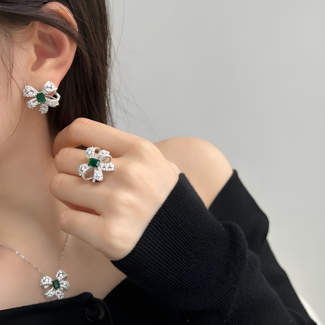 Élégance Florale - Boucles d'Oreilles en Argent Blanc avec Pierres précieuses