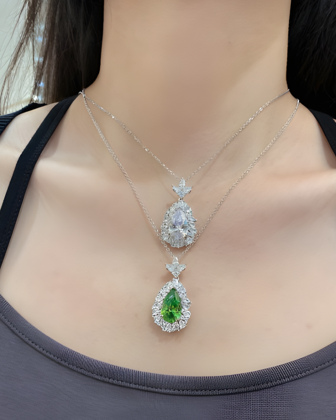 Éclat de Luxe - Collier Argent avec Pendentif en forme de Poire de 5 Carats